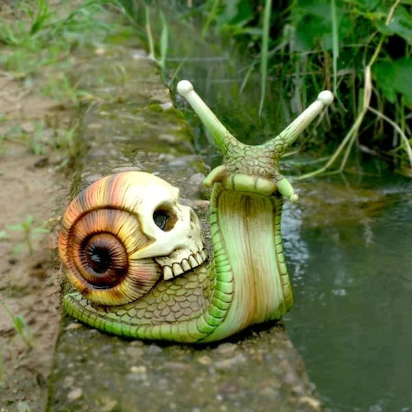 CreepySnail™ – Handgemachte Halloween Schnecke Dekofigur